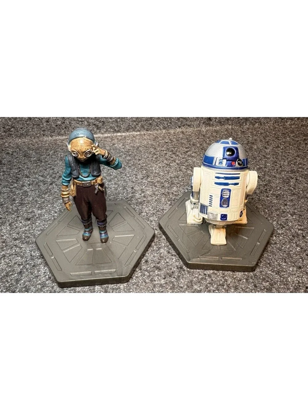 Disney Star Wars R2-D2 Maz Kanata Plastic Figure Collectible